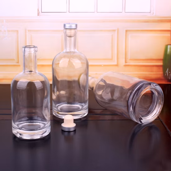 Botella de vino de vidrio transparente negro mate de colores de todos los tamaños 200 ml 375 ml 500 ml 750 ml con tapón abastecido