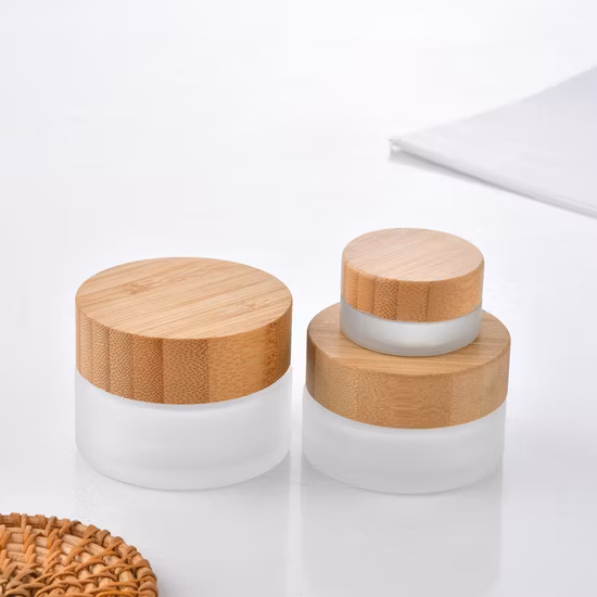 Productos listos para enviar Frasco de vidrio esmerilado de 50 g Envase cosmético Botella de vidrio MOQ bajo Botella de crema OEM ODM con tapa de plástico de bambú sostenible